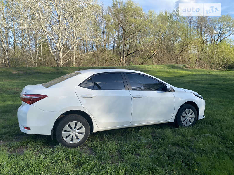 Седан Toyota Corolla 2017 в Черкассах