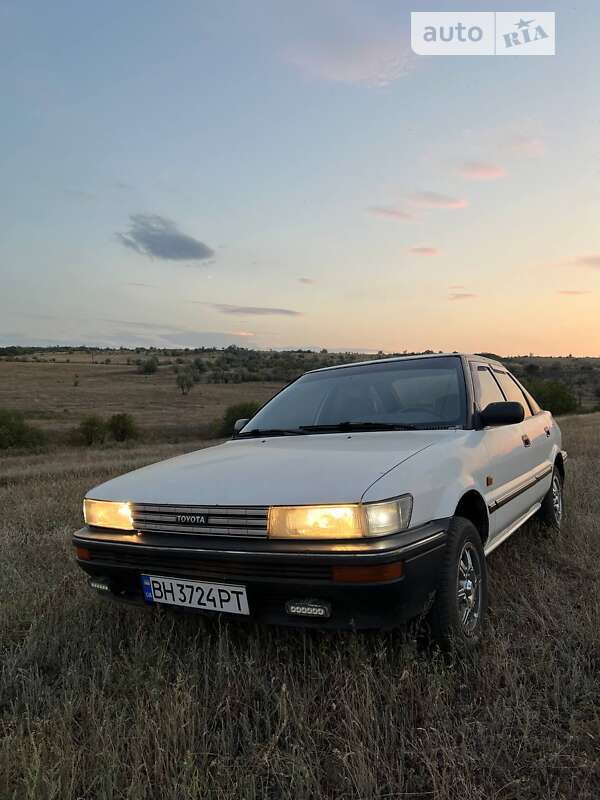 Лифтбек Toyota Corolla 1990 в Ивановке