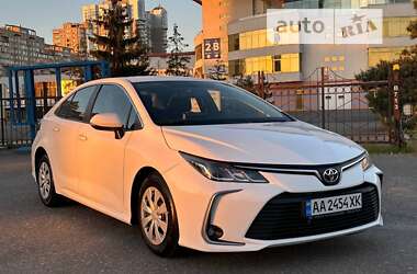 Седан Toyota Corolla 2019 в Киеве