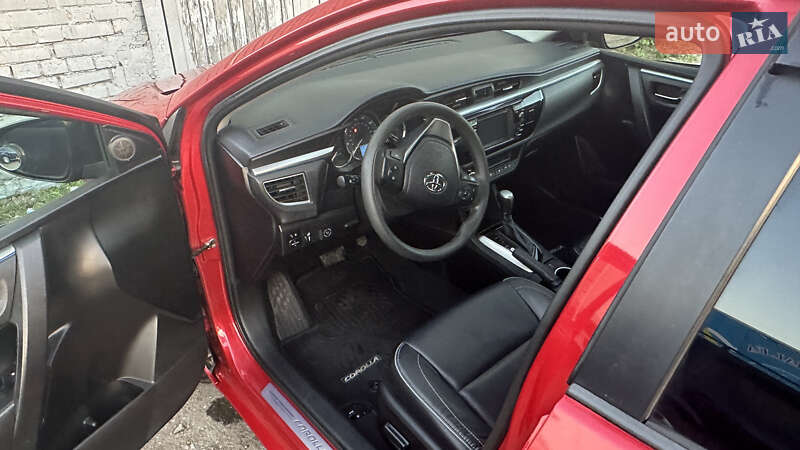 Седан Toyota Corolla 2014 в Києві