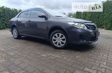 Седан Toyota Corolla 2010 в Києві