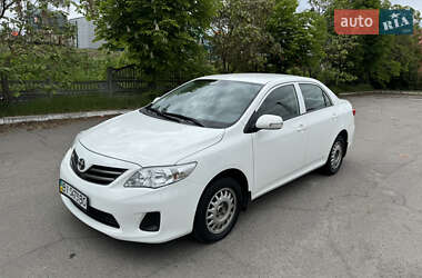 Седан Toyota Corolla 2012 в Хороле