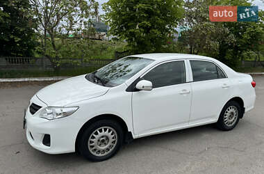 Седан Toyota Corolla 2012 в Хороле