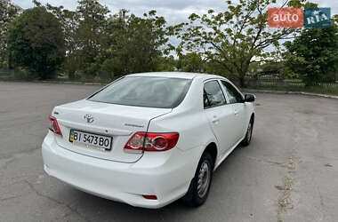 Седан Toyota Corolla 2012 в Хороле