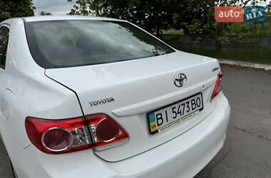 Седан Toyota Corolla 2012 в Хороле