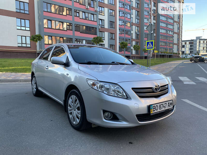 Седан Toyota Corolla 2009 в Тернополе