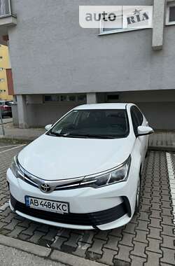 Седан Toyota Corolla 2017 в Виннице