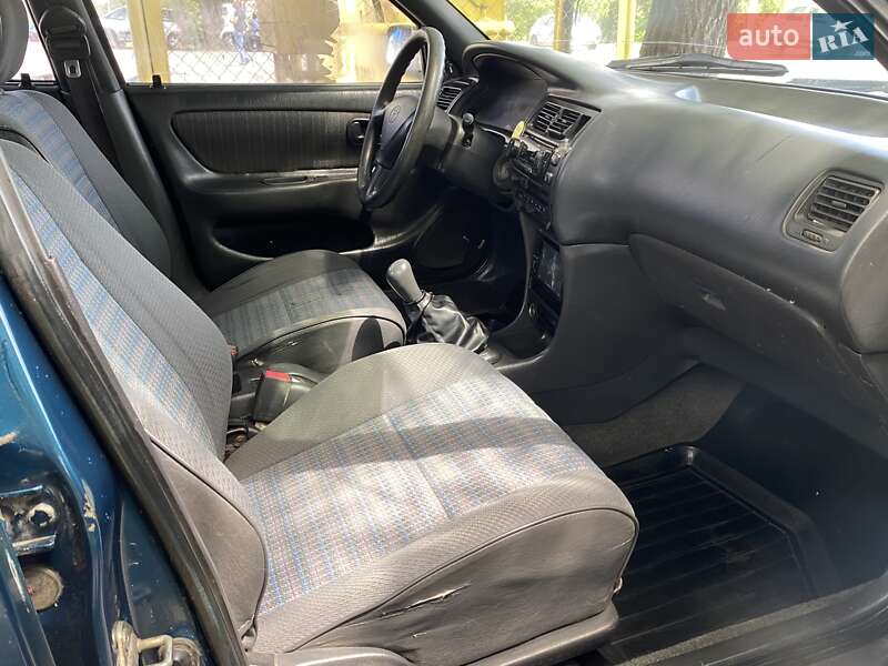 Седан Toyota Corolla 1996 в Одессе