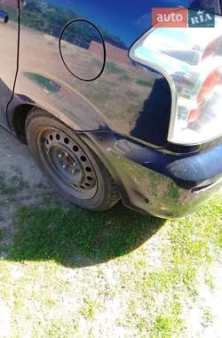 Хэтчбек Toyota Corolla 2005 в 
