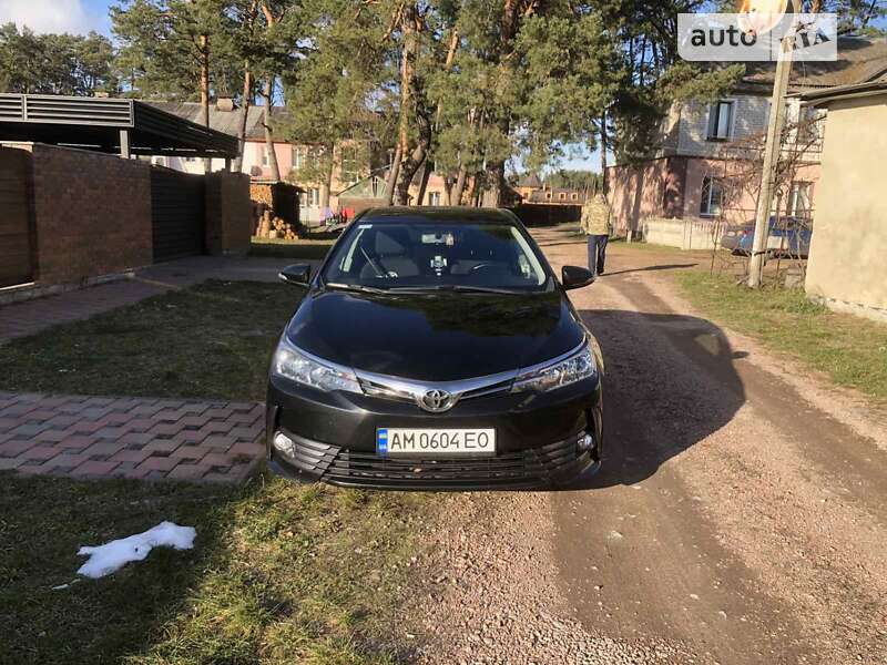 Седан Toyota Corolla 2017 в Житомирі