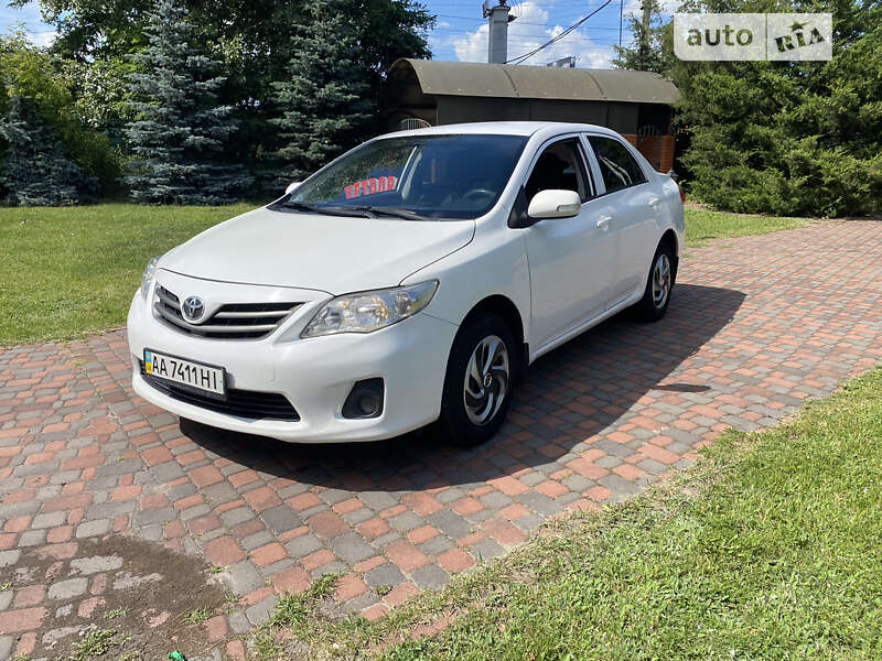 Седан Toyota Corolla 2010 в Киеве