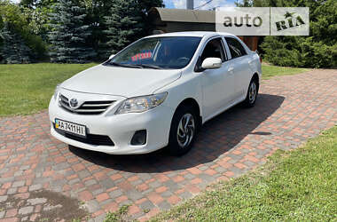 Седан Toyota Corolla 2010 в Киеве