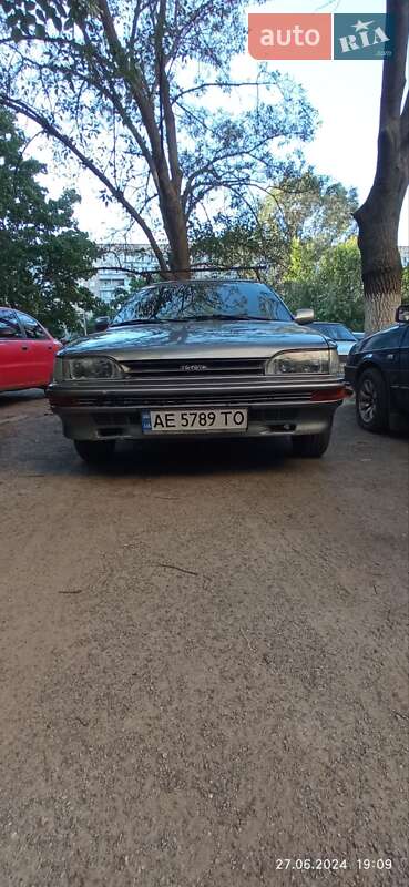 Седан Toyota Corolla 1990 в Дніпрі