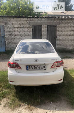 Седан Toyota Corolla 2011 в  фото 9 Седан Toyota Corolla 2011 в