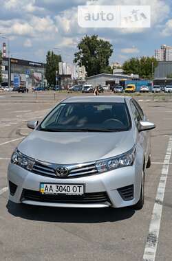 Седан Toyota Corolla 2015 в Києві