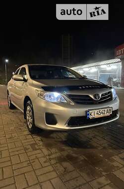 Седан Toyota Corolla 2010 в Києві