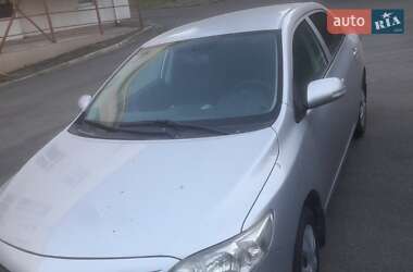 Седан Toyota Corolla 2013 в 