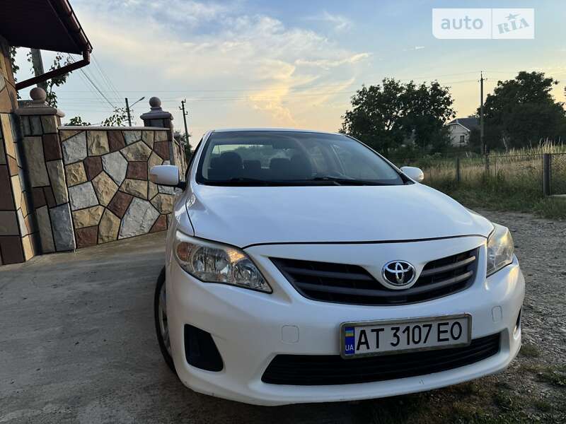 Седан Toyota Corolla 2011 в Надвірній