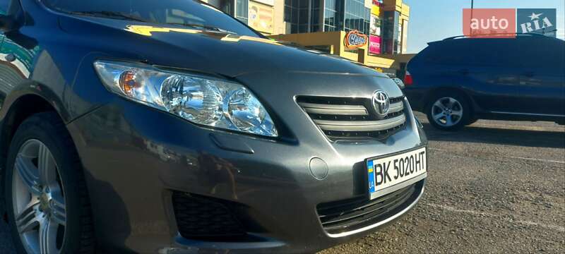 Седан Toyota Corolla 2007 в Рівному
