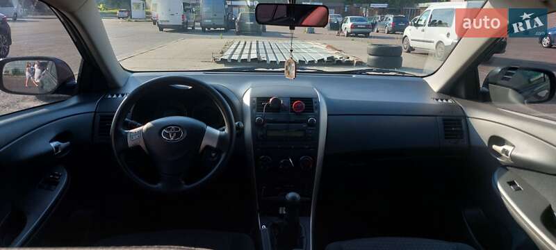 Седан Toyota Corolla 2007 в Рівному