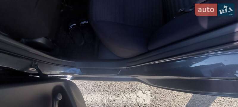 Седан Toyota Corolla 2007 в Рівному