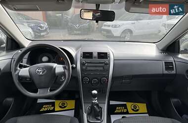 Седан Toyota Corolla 2010 в 