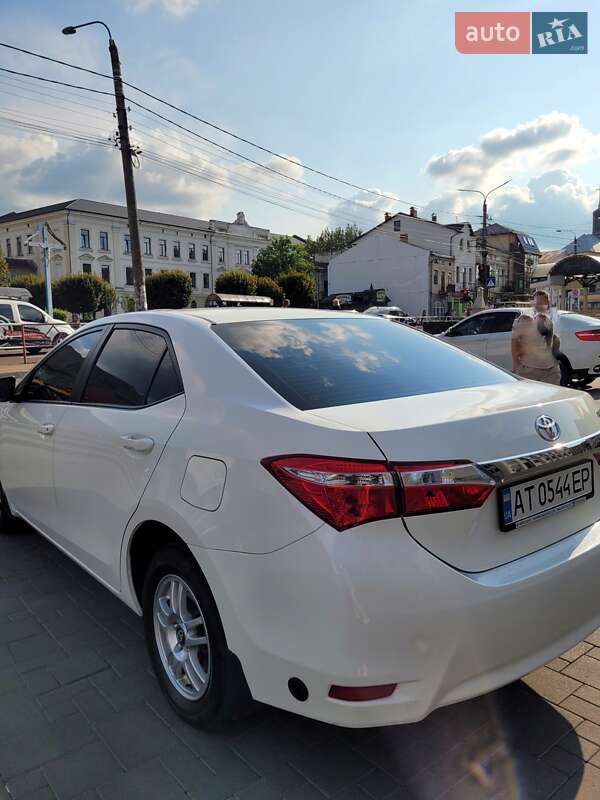 Седан Toyota Corolla 2017 в Коломые