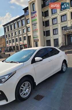 Седан Toyota Corolla 2017 в Коломые