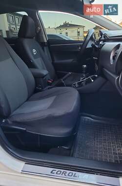 Седан Toyota Corolla 2017 в Коломые