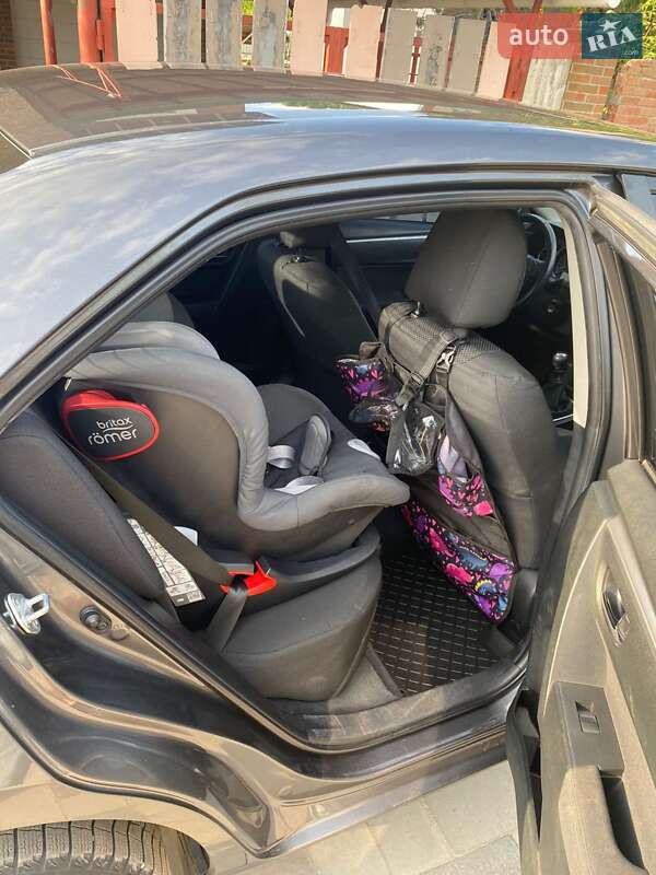 Седан Toyota Corolla 2014 в Полтаві