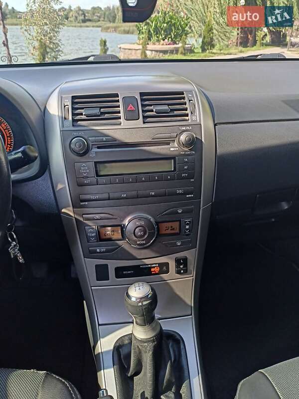 Седан Toyota Corolla 2008 в Виннице