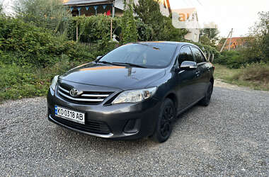 Седан Toyota Corolla 2010 в Хусті