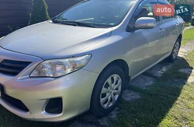 Седан Toyota Corolla 2011 в Буську