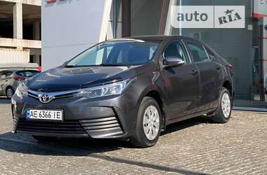 Седан Toyota Corolla 2017 в Дніпрі