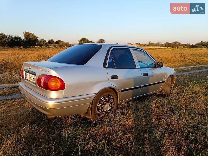 Седан Toyota Corolla 2001 в Нових Санжарах