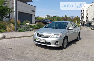 Седан Toyota Corolla 2010 в Львове