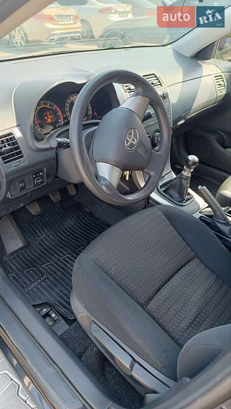 Седан Toyota Corolla 2010 в Одесі