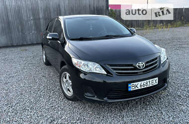 Седан Toyota Corolla 2010 в Сарнах