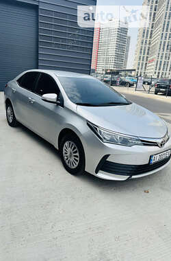 Седан Toyota Corolla 2016 в Киеве