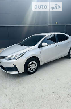 Седан Toyota Corolla 2016 в Киеве