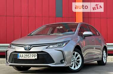 Седан Toyota Corolla 2019 в Киеве