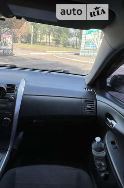 Седан Toyota Corolla 2010 в 