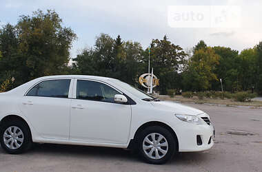 Седан Toyota Corolla 2012 в Жовтих Водах