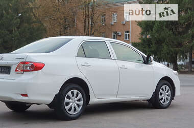 Седан Toyota Corolla 2012 в Жовтих Водах