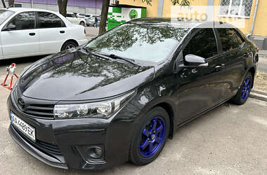 Седан Toyota Corolla 2013 в Киеве