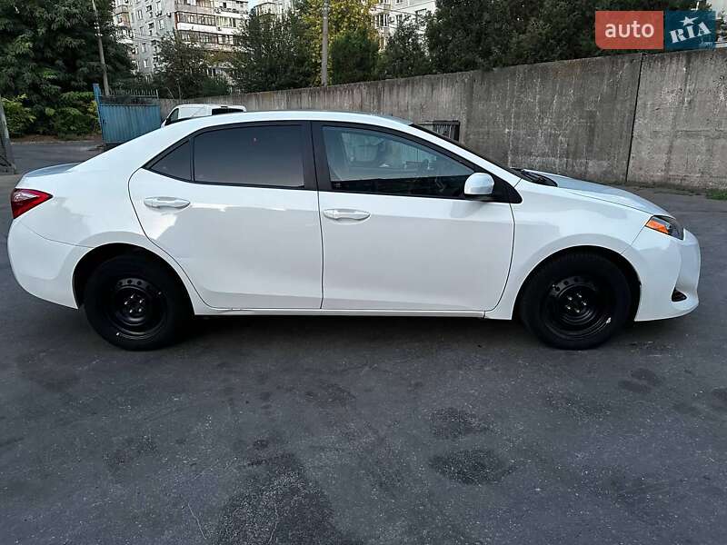 Седан Toyota Corolla 2017 в Запоріжжі