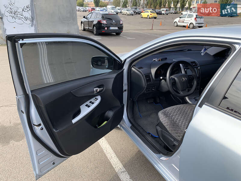 Седан Toyota Corolla 2008 в Киеве