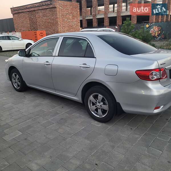 Седан Toyota Corolla 2012 в Хмельницком
