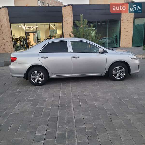 Седан Toyota Corolla 2012 в Хмельницком