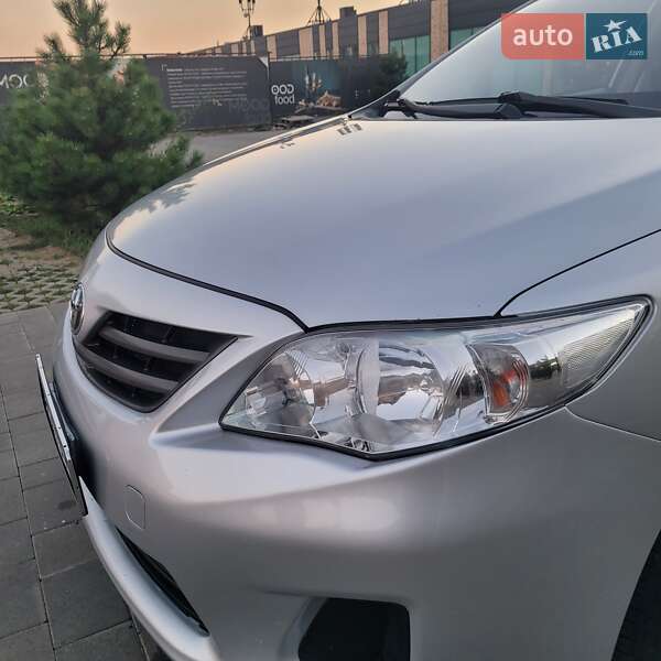 Седан Toyota Corolla 2012 в Хмельницком